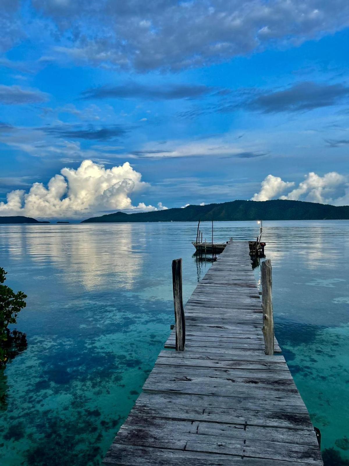 Raja Ampat Blue Sea Villa Besir Exterior photo