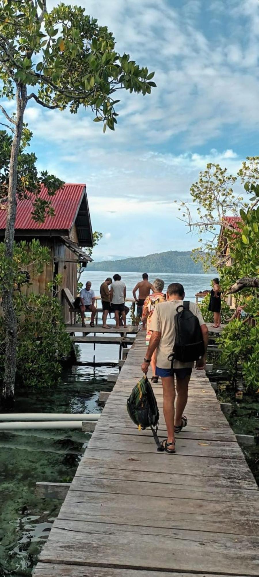Raja Ampat Blue Sea Villa Besir Exterior photo